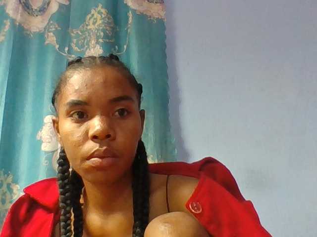 Emelie1a live cam on BongaCams