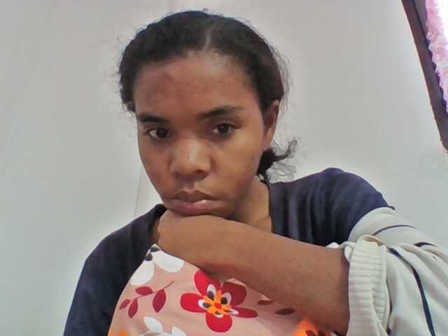 Emelie1a live cam on BongaCams