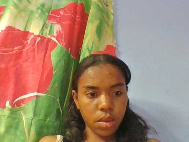 Emelie1a live cam on BongaCams