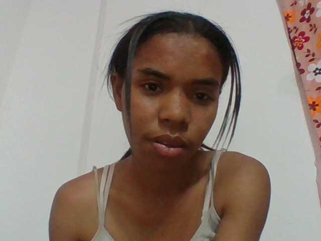 Emelie1a live cam on BongaCams