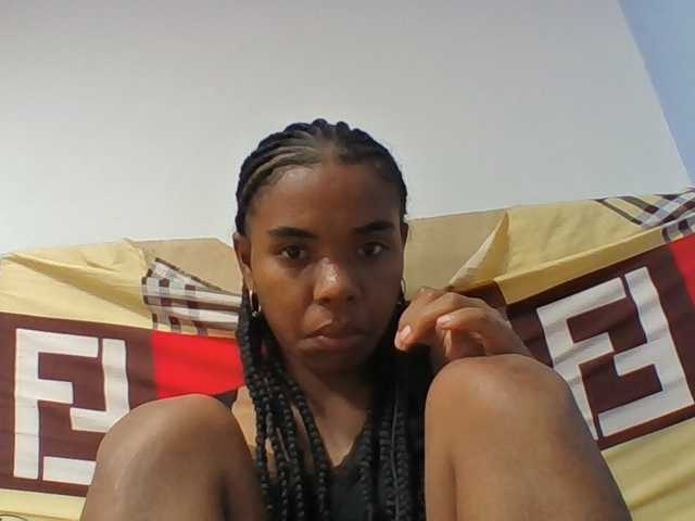 Emelie1a live cam on BongaCams