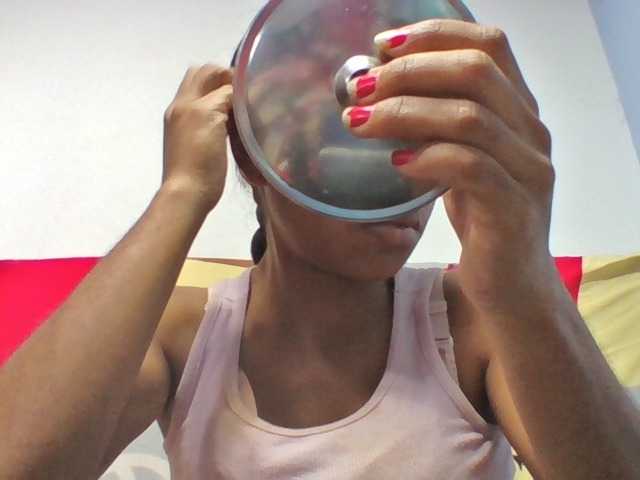 Emelie1a live cam on BongaCams