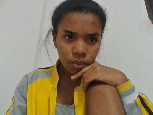 Emelie1a live cam on BongaCams