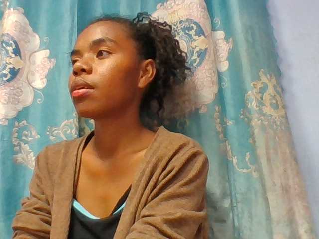Emelie1a live cam on BongaCams