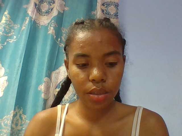 Emelie1a live cam on BongaCams