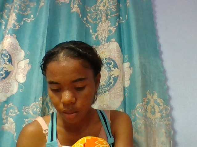Emelie1a live cam on BongaCams