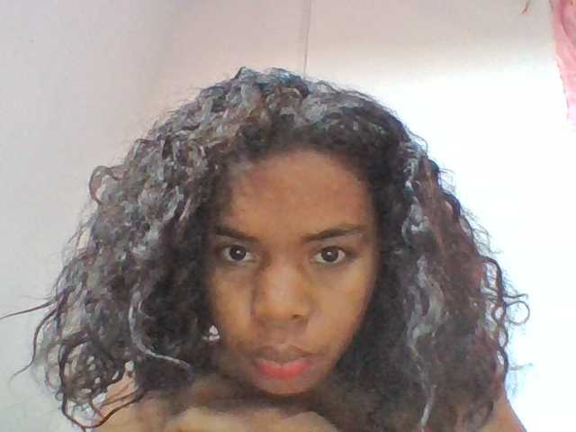 Emelie1a live cam on BongaCams