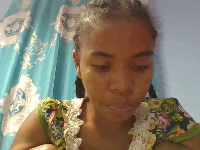 Emelie1a live cam on BongaCams