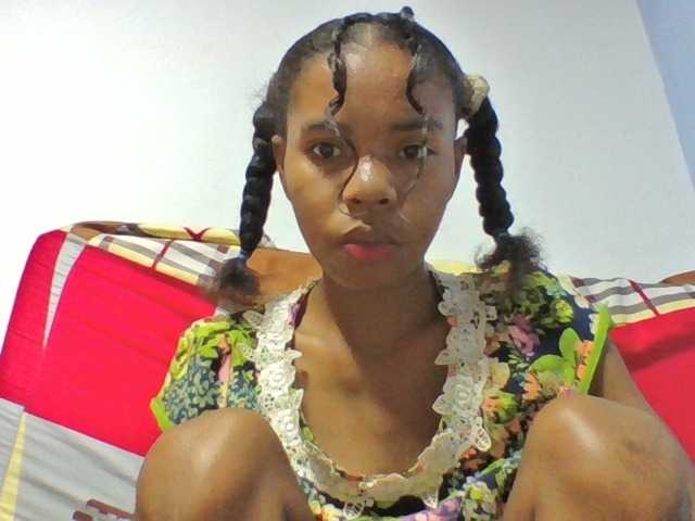 Emelie1a webcam bongacams model stream image