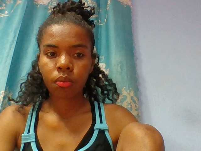 Emelie1a live cam on BongaCams