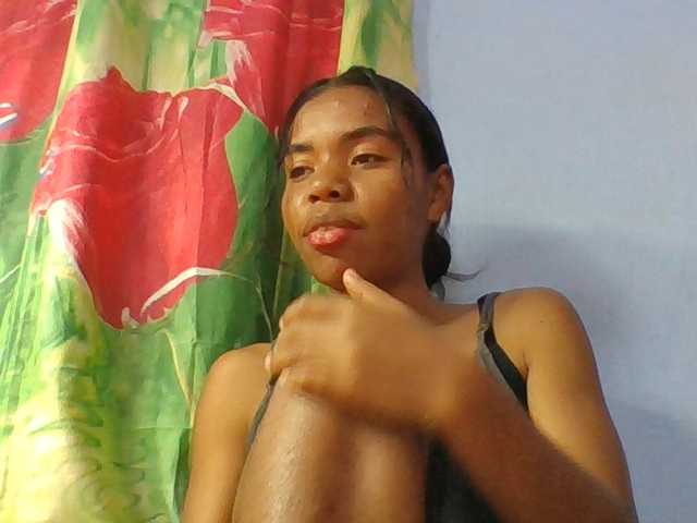Emelie1a live cam on BongaCams