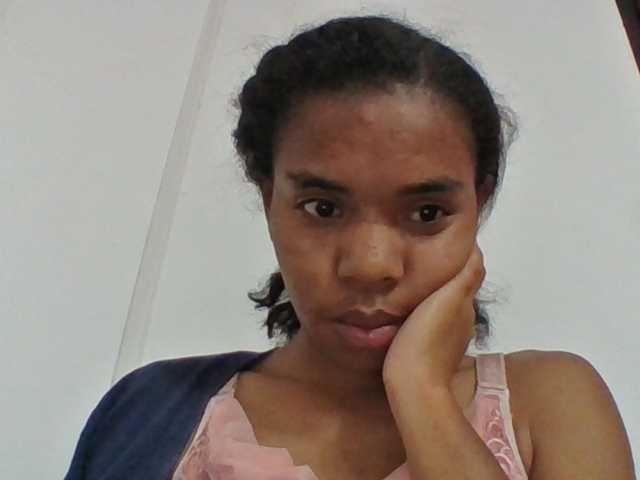 Emelie1a live cam on BongaCams