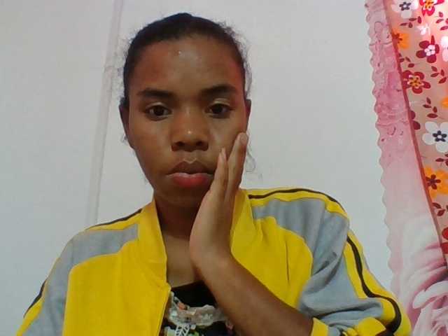 Emelie1a live cam on BongaCams