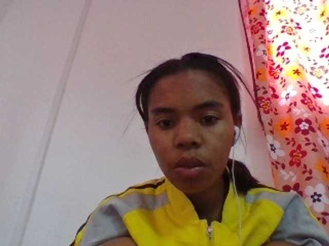 Emelie1a live cam on BongaCams