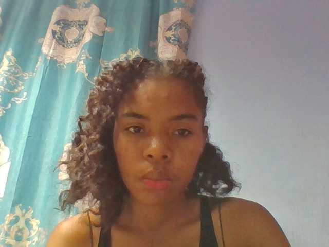 Emelie1a live cam on BongaCams