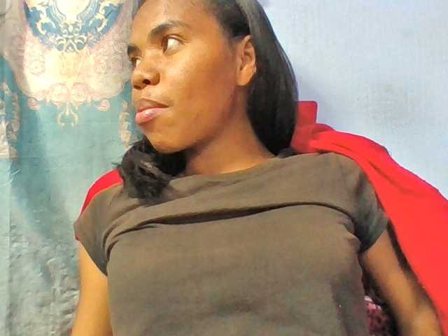Emelie1a live cam on BongaCams