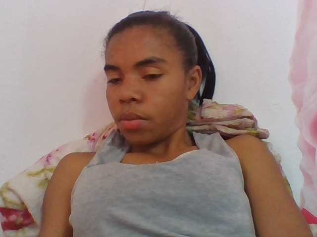 Emelie1a live cam on BongaCams