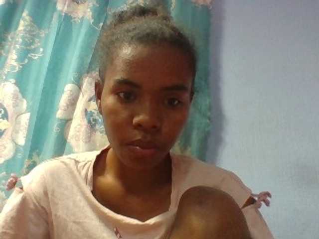 Emelie1a live cam on BongaCams