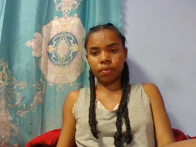 Emelie1a live cam on BongaCams