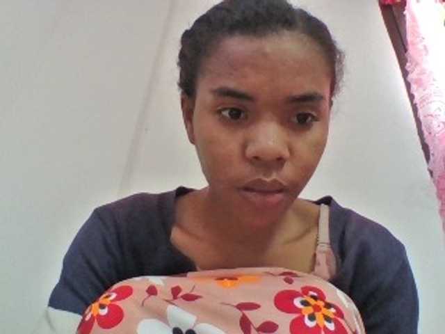 Emelie1a, en vivo ahora en BongaCams