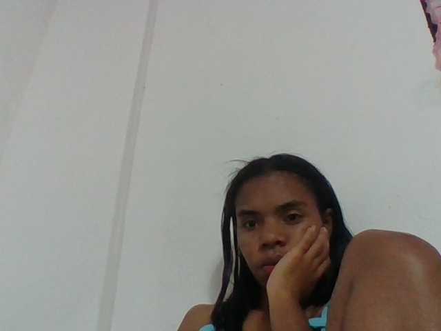 Emelie1a live cam on BongaCams