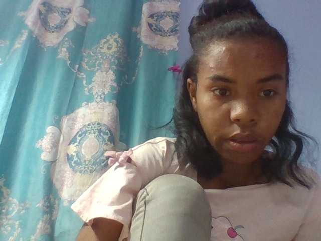 Emelie1a live cam preview