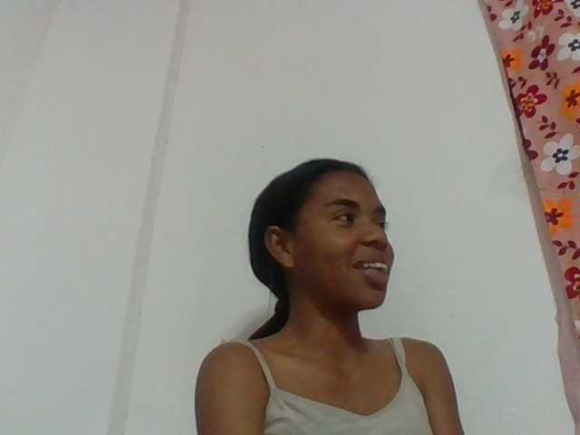 Emelie1a live cam on BongaCams