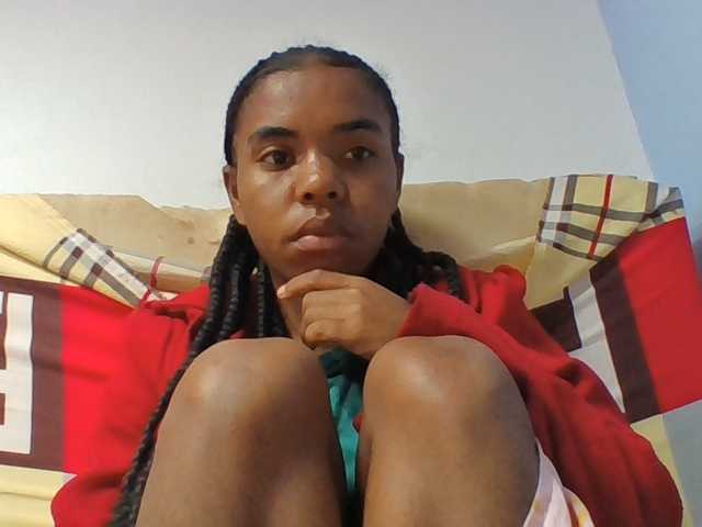 Emelie1a live cam on BongaCams