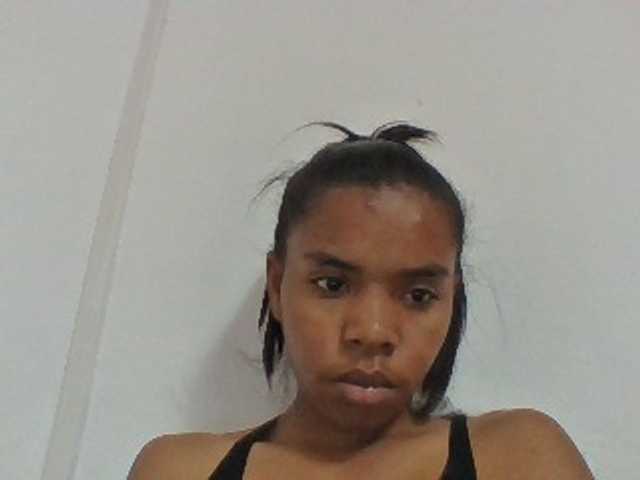 Emelie1a live cam on BongaCams