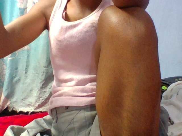 Emelie1a live cam on BongaCams