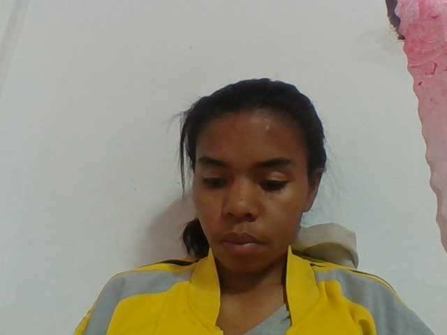 Emelie1a live cam on BongaCams