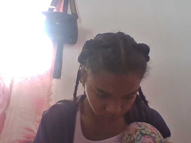 Emelie1a live cam on BongaCams