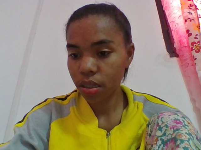 Emelie1a live cam on BongaCams