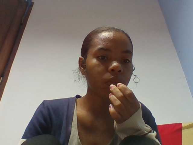 Emelie1a live cam on BongaCams