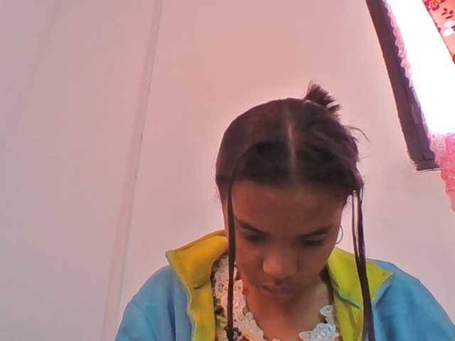 Emelie1a live cam on BongaCams