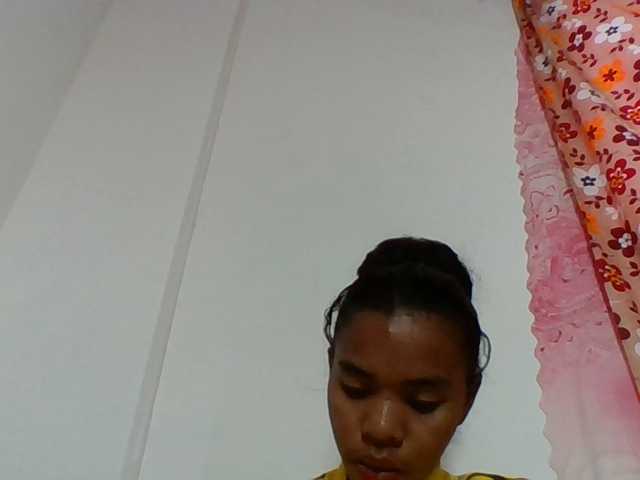 Emelie1a live cam on BongaCams