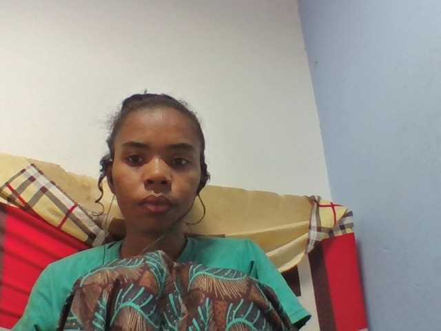 Emelie1a Live Cam on BongaCams