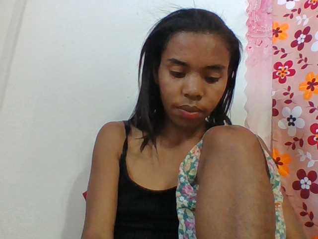 Emelie1a live cam on BongaCams