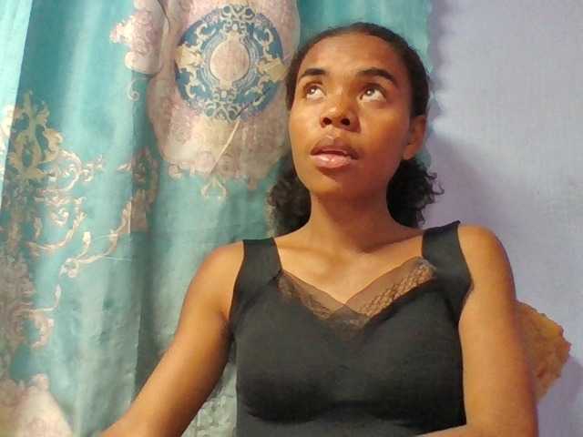 Emelie1a live cam on BongaCams