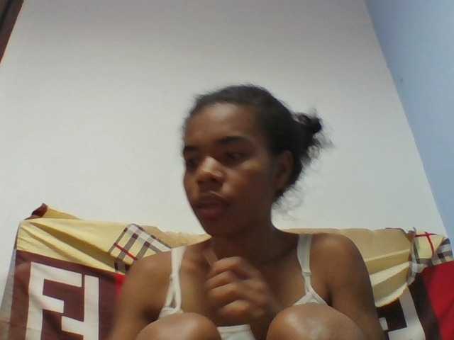 Emelie1a live cam on BongaCams