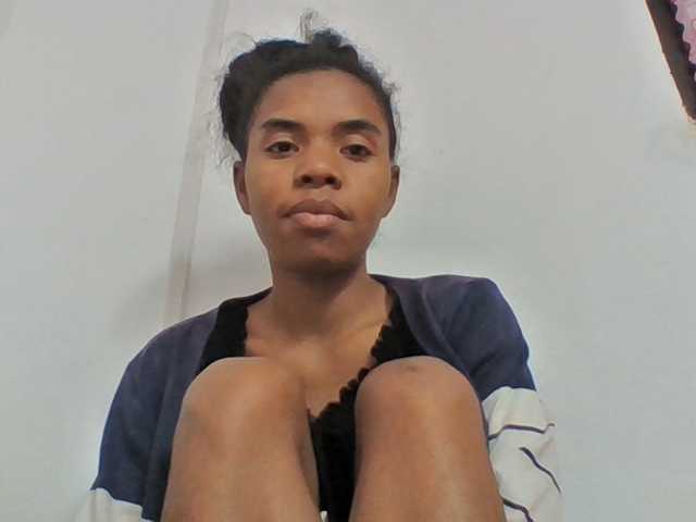 Emelie1a live cam on BongaCams
