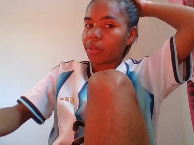 Emelie1a live cam on BongaCams
