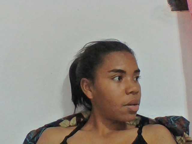 Emelie1a live cam on BongaCams