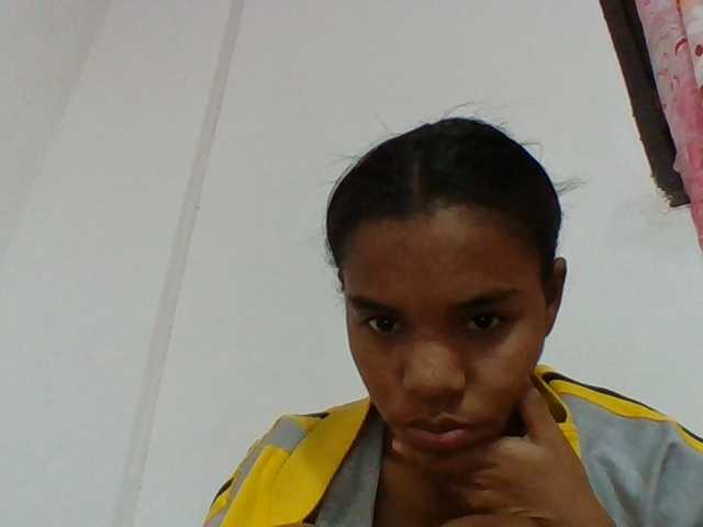 Emelie1a live cam on BongaCams