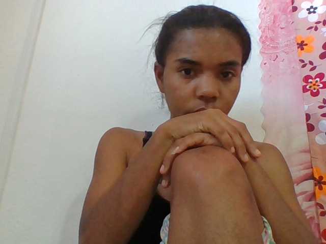 Emelie1a live cam on BongaCams