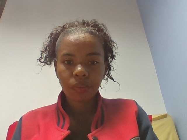 Emelie1a live cam on BongaCams