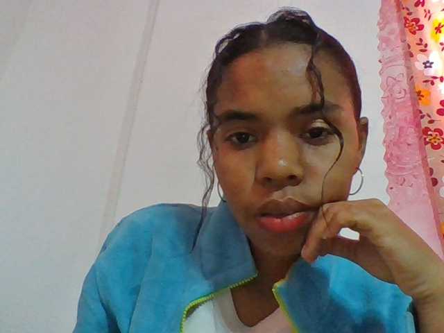 Emelie1a live cam on BongaCams