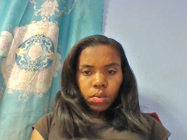 Emelie1a live cam on BongaCams