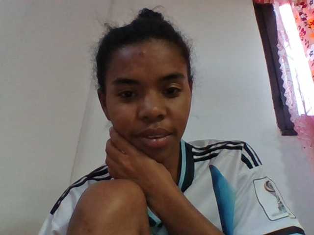 Emelie1a live cam on BongaCams