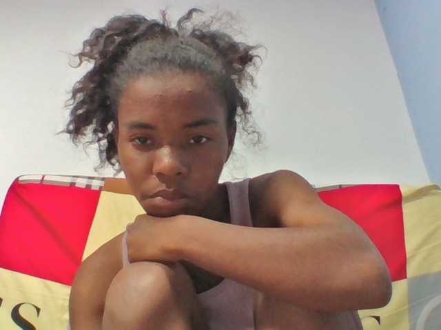 Emelie1a live cam on BongaCams